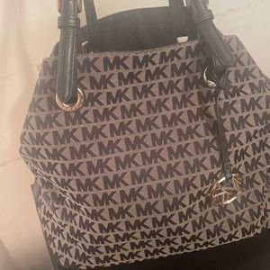 Women’s Micheal Kors Handbag